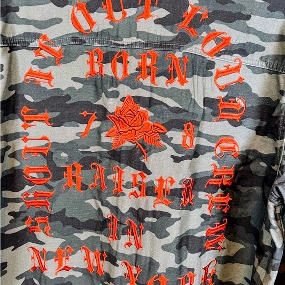 H&M DIVIDED Olive Green Camo Jacket with Red Embroidered Accents. Size L - Picture 5 of 6